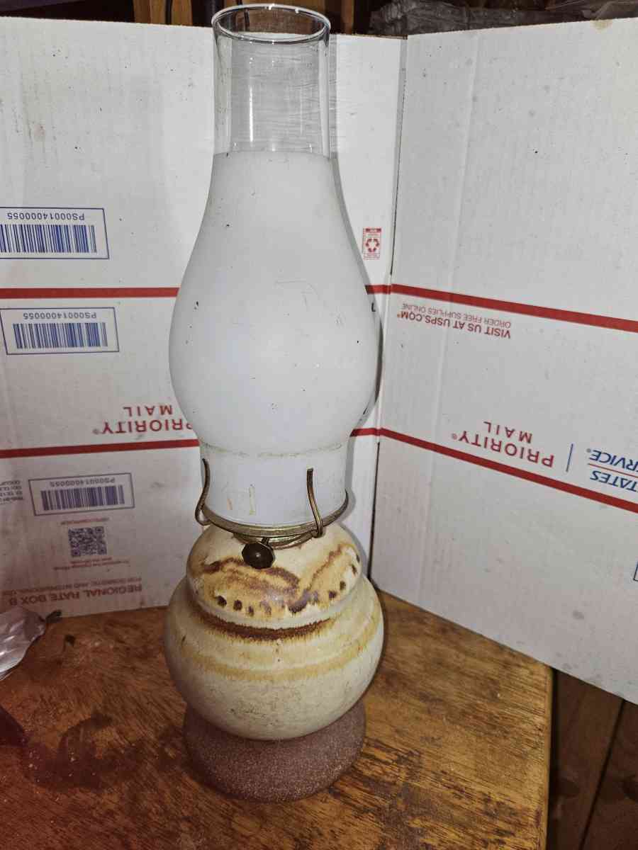 6 old kerosene lamps