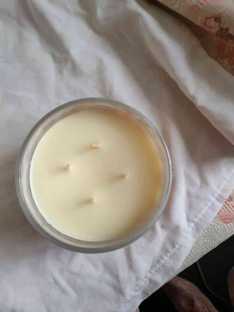 Caramel Toffee Swirl Homework Slatkin scented candle - Gary, Indiana - FleaMarketBay