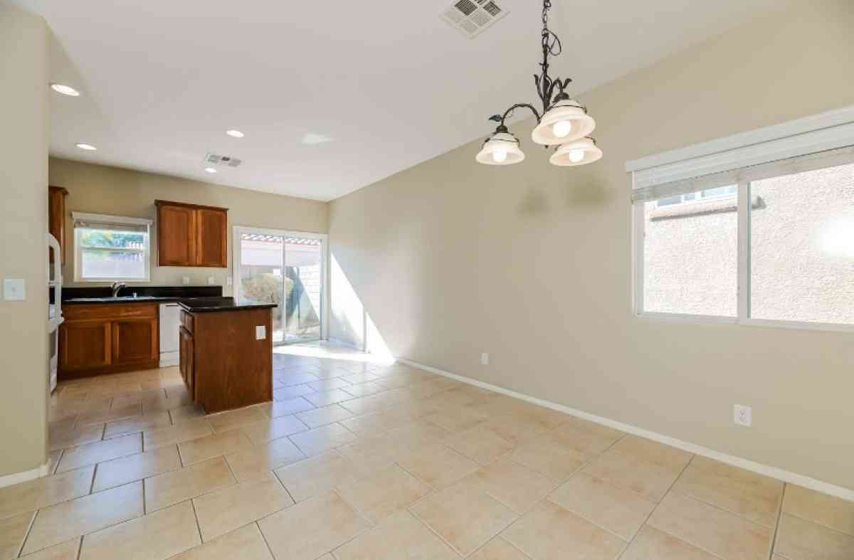 3 BEDROOMS 25 BATHROOMS SINGLE FAMILY HOME - Las Vegas, Nevada - FleaMarketBay