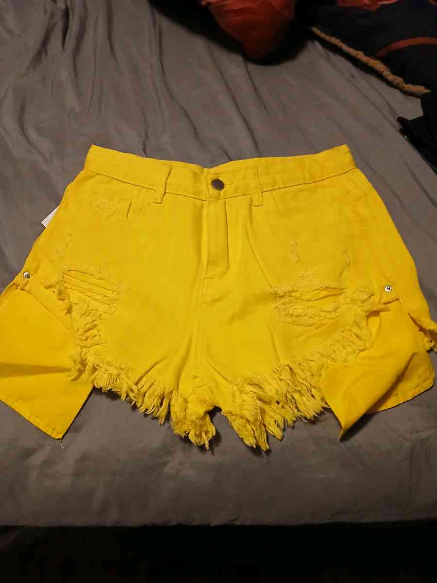 yellow shorts