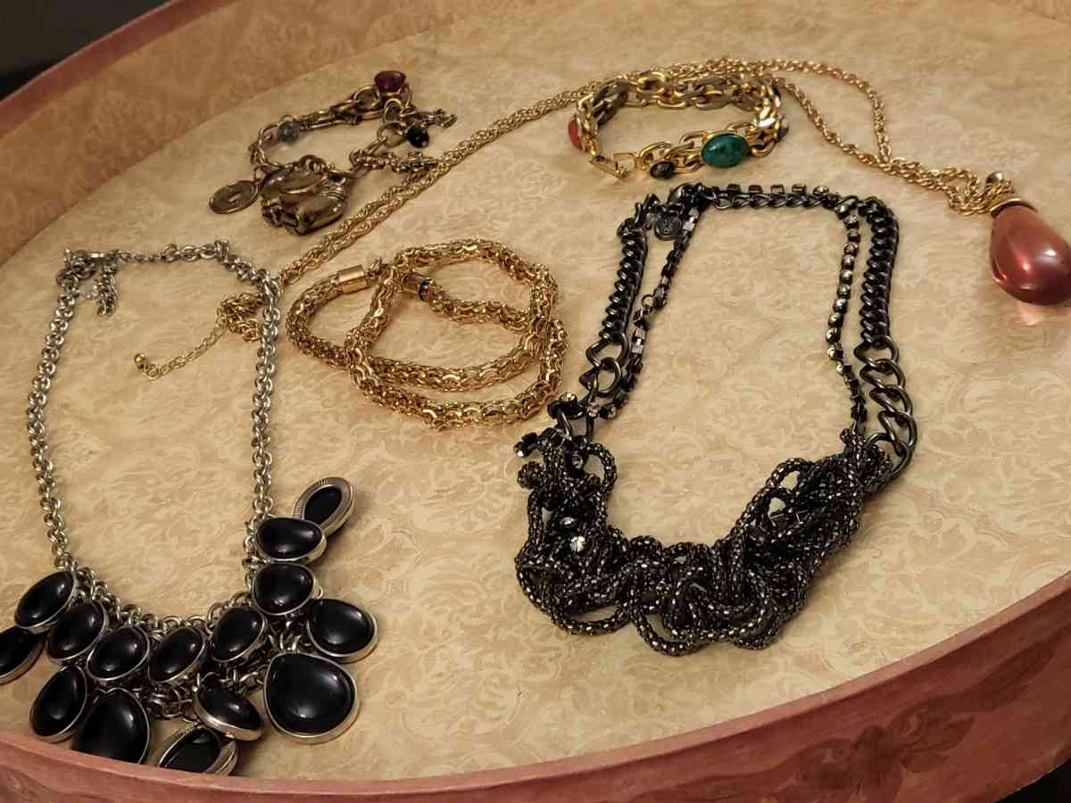 ASSORTED  FASHION JEWELER - Vacaville, California - FleaMarketBay