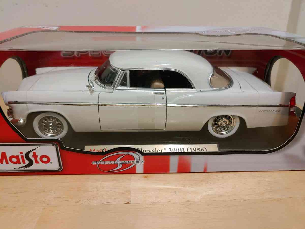 Maisto 1956 Chrysler Special Edition 300B 118 Scale Diecast