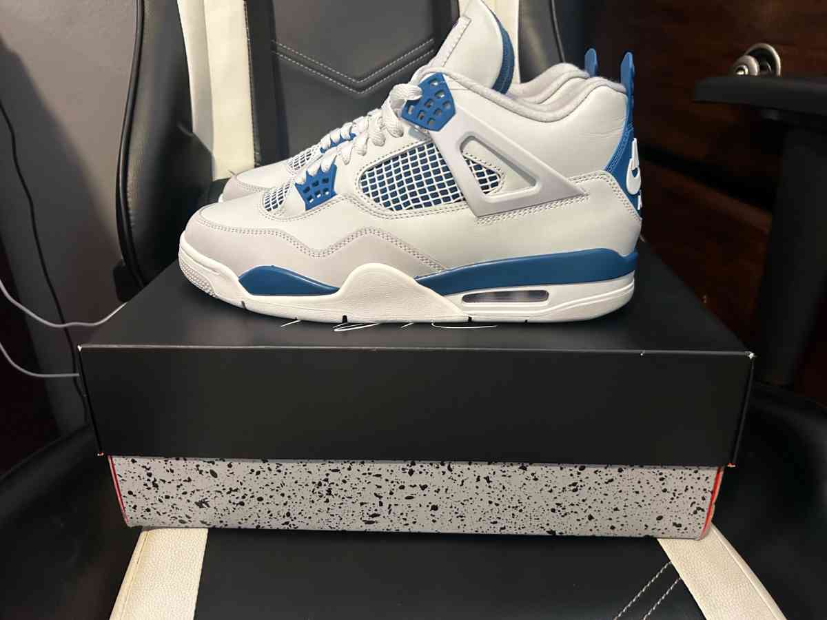 Air Jordan Retro 4s
