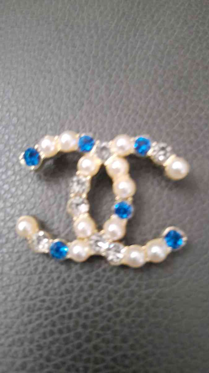 Women Brooches with Stamps - Winter Garden, Florida - FleaMarketBay