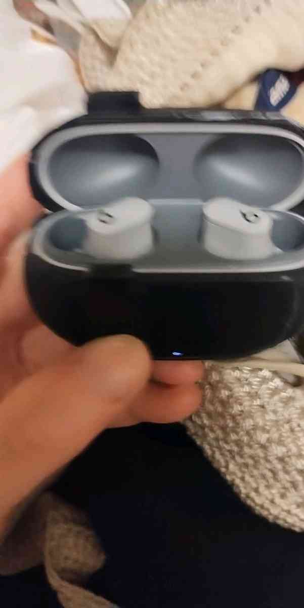 wireless earbuds - Gresham, Oregon - FleaMarketBay