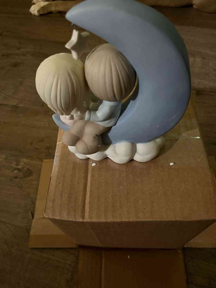 Precious Moments I love you to the moon and back