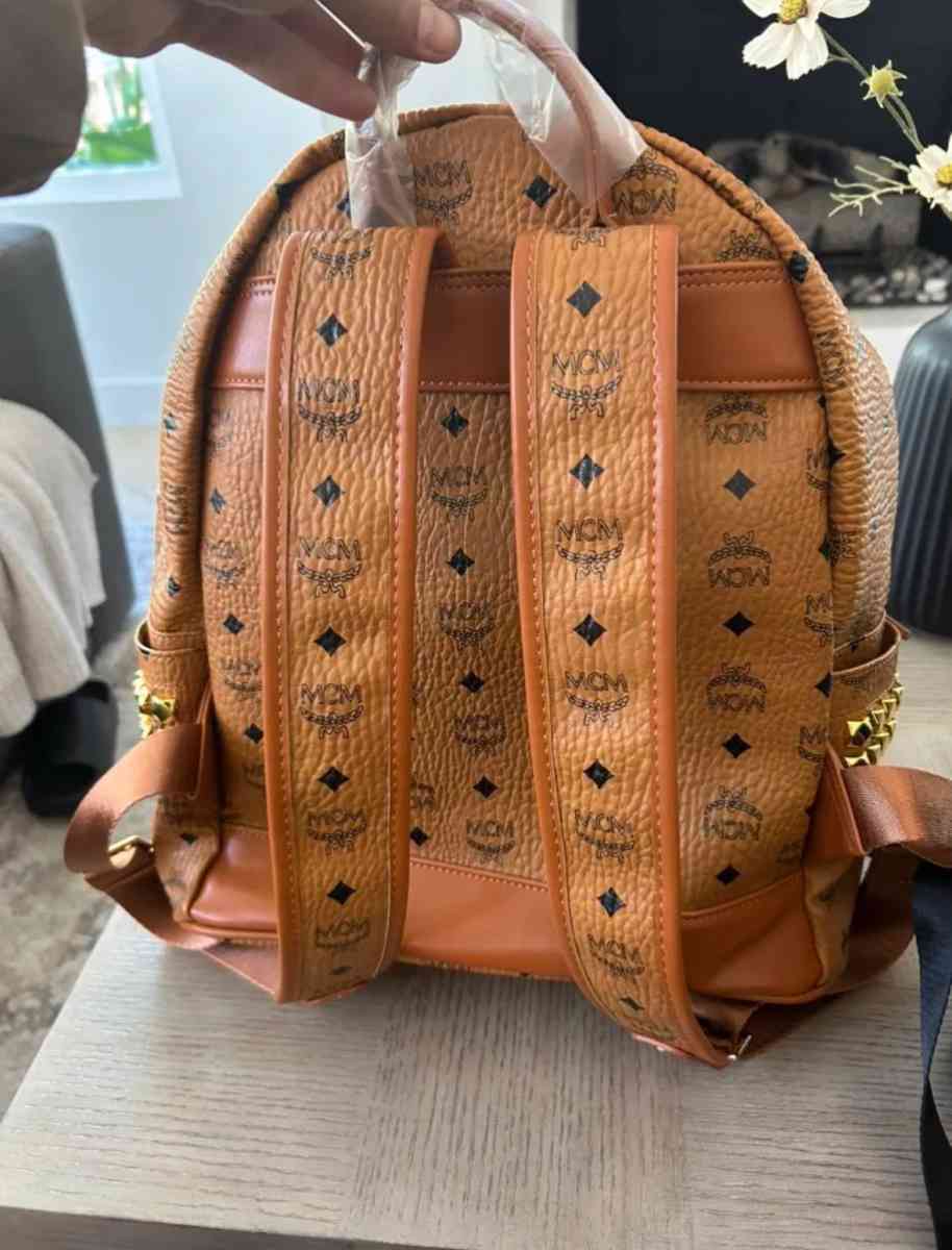 mcm backpack beige size large - Arizona City, Arizona - FleaMarketBay