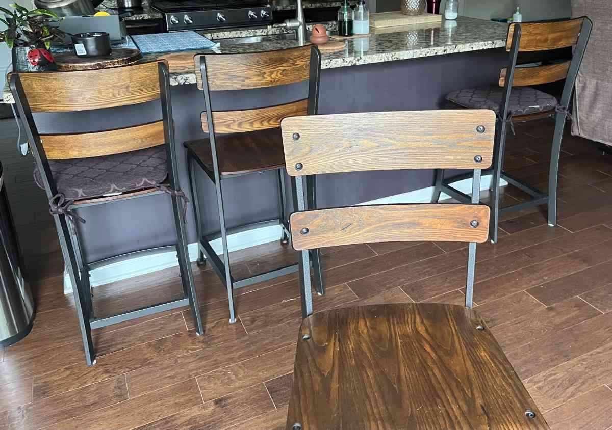 Four Of Yaretzi 25 Counter Bar Stools