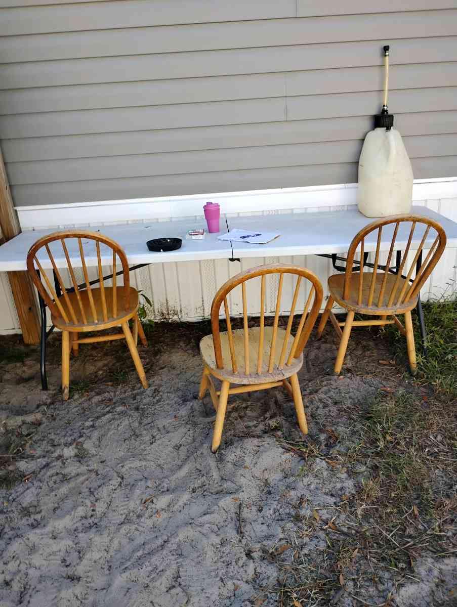 table and chairs