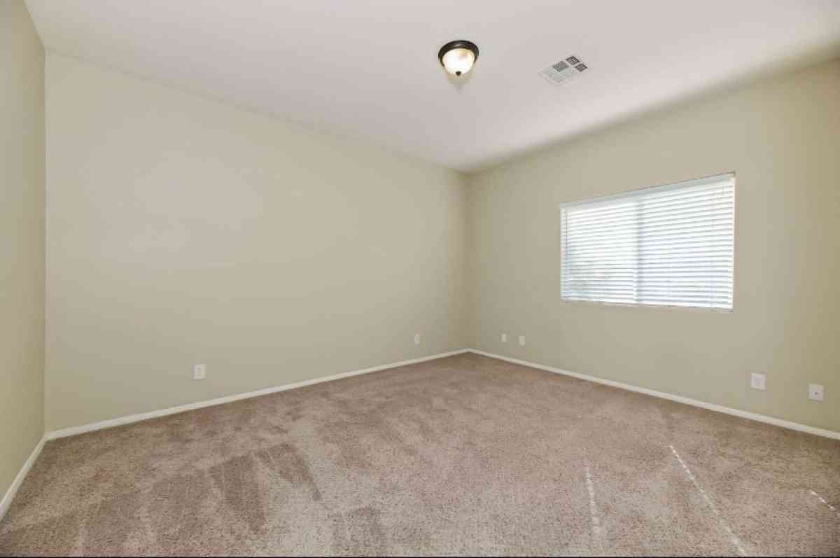 3 BEDROOMS 25 BATHROOMS SINGLE FAMILY HOME - Las Vegas, Nevada - FleaMarketBay