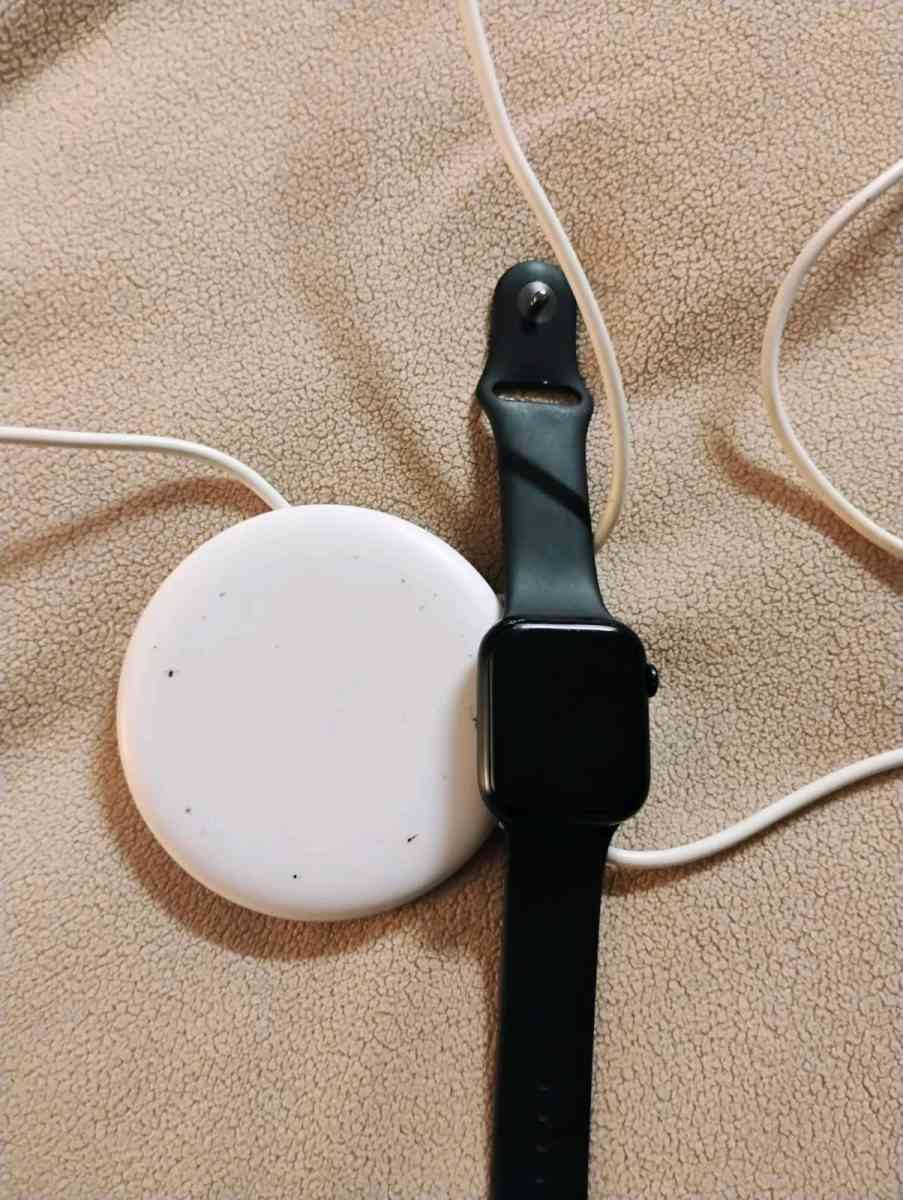 Series 8 Apple Watch with Universal Apple Charger included