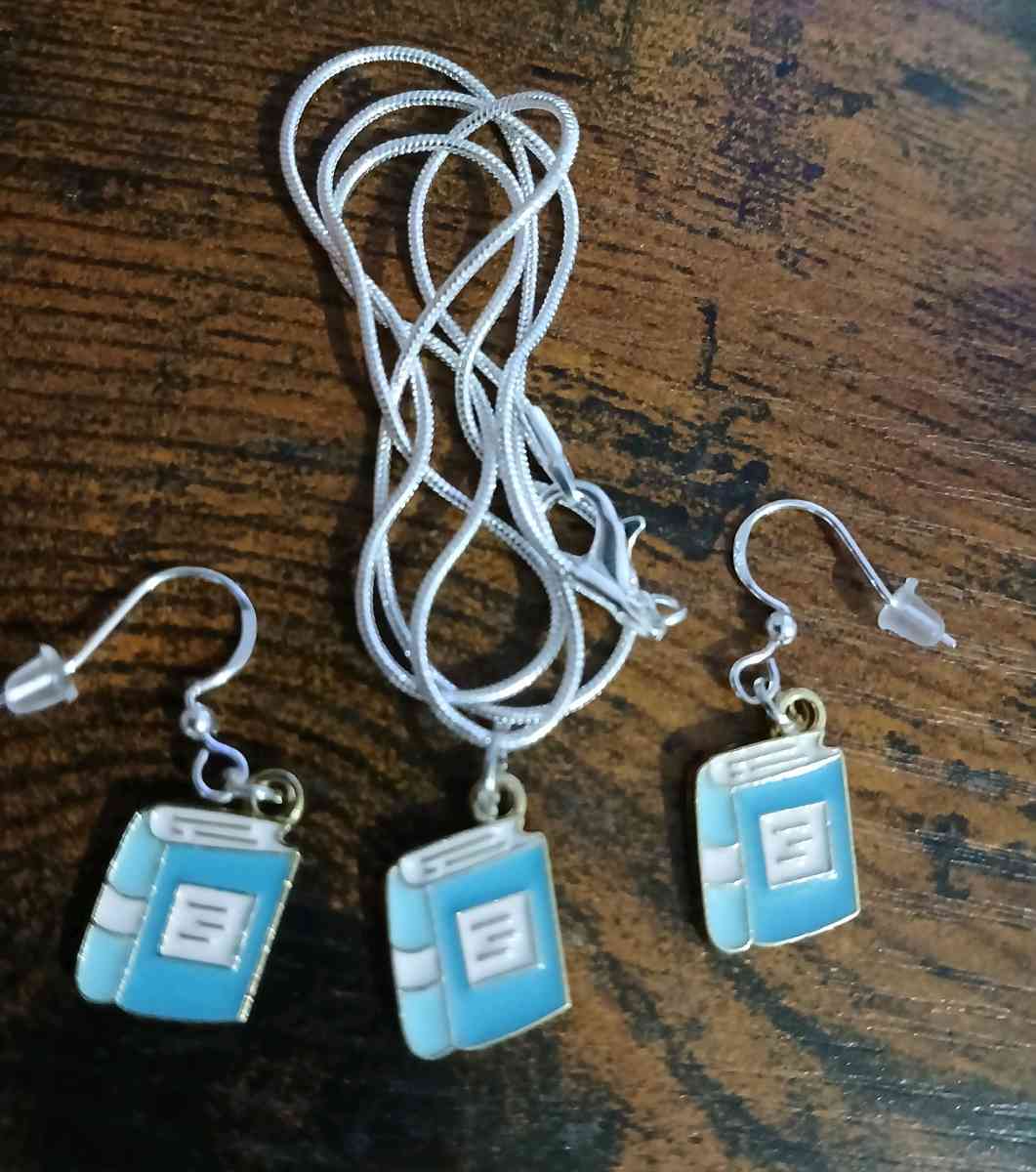 Book Hookstyle Earrings and Necklace Set