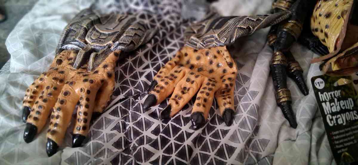 Full predator costume