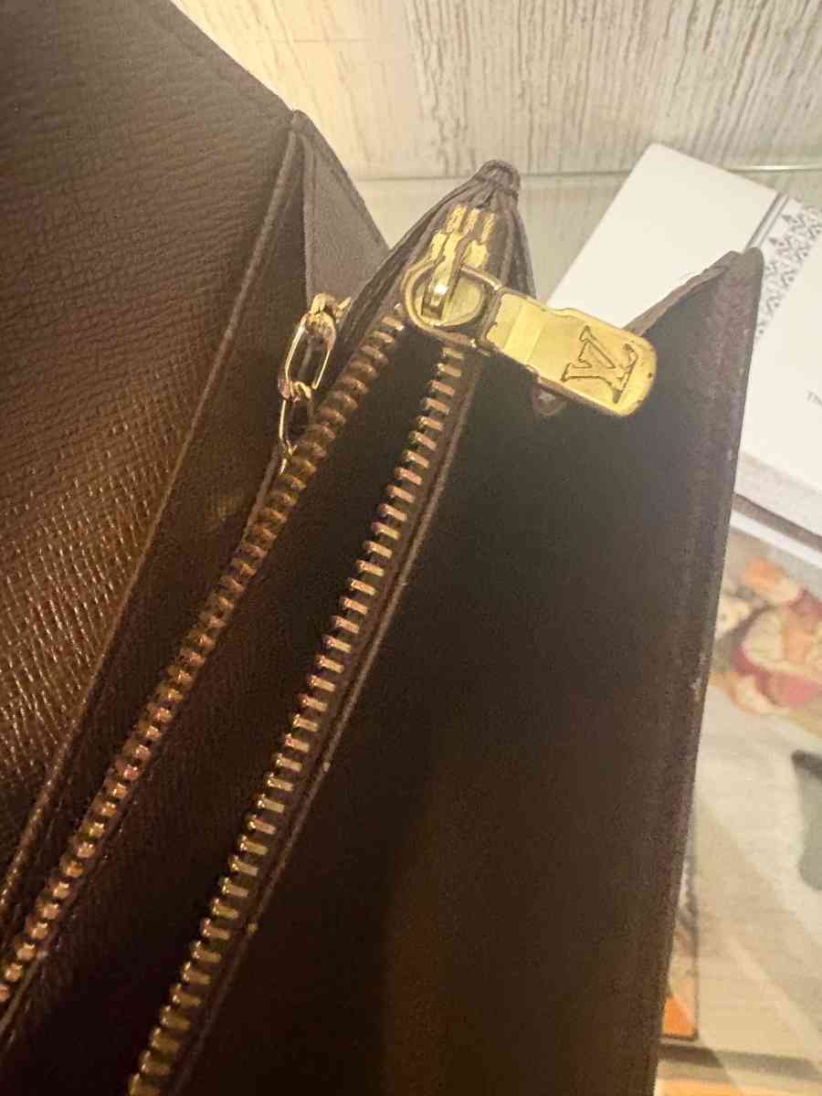 Authentic Louis Vuitton Sarah Wallet