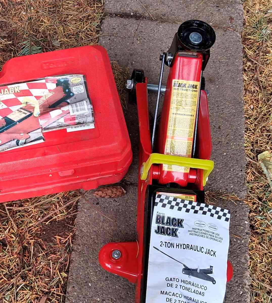 Torin Black Jack  Big Red 2Ton Hydraulic Floor Jack