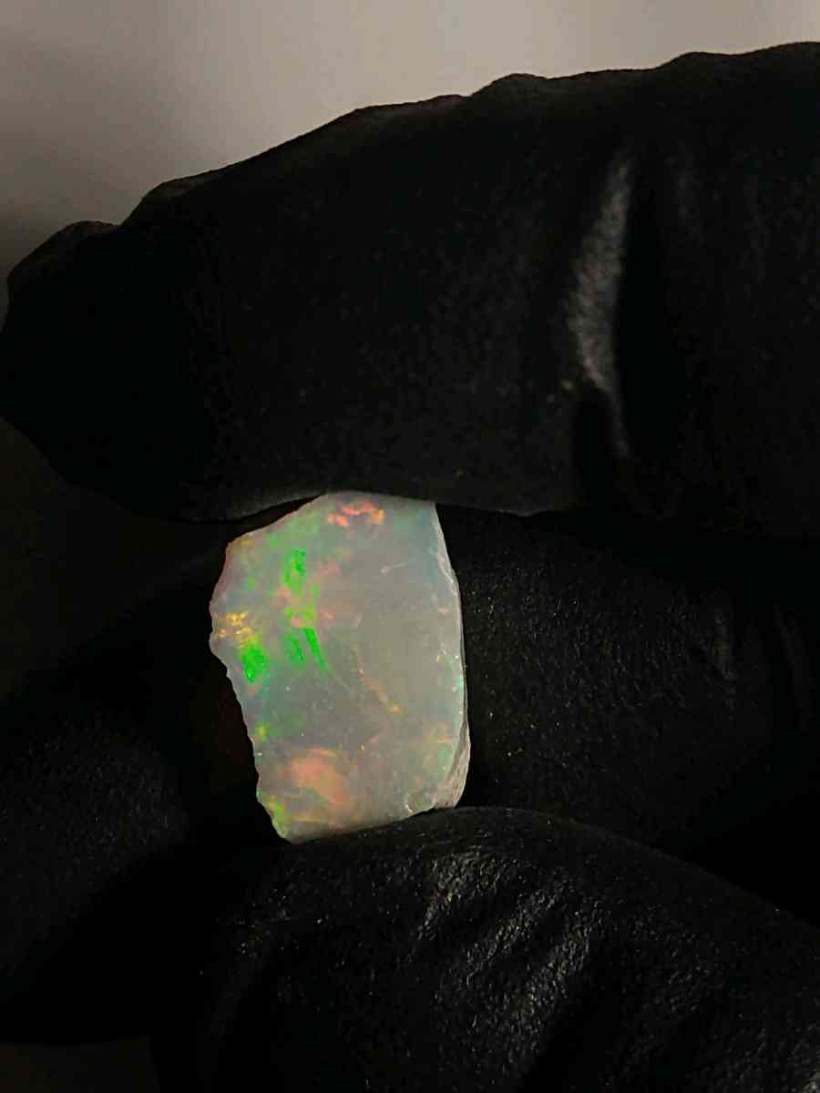 Untreated Dark Base Opal With Nice Pattern