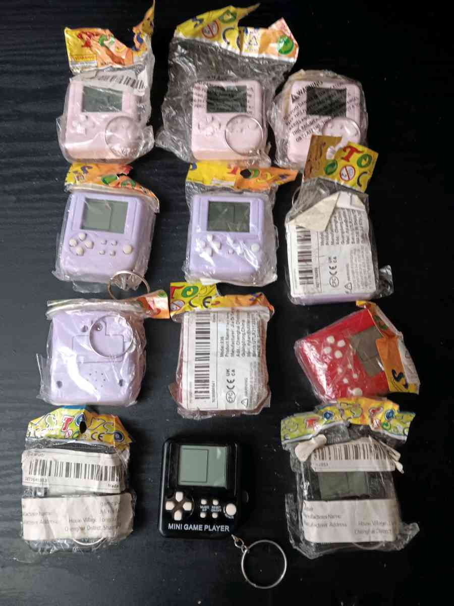DIGITAL POCKET KEYCHAIN GAMES