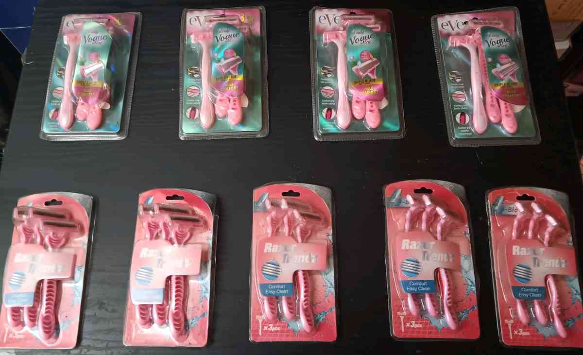 3 IN A PACK SHAVING RAZORS