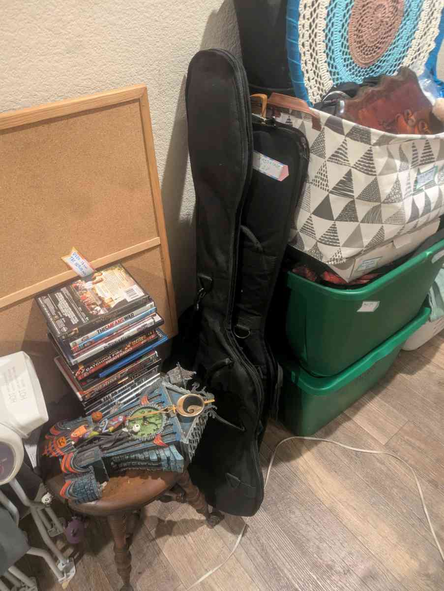 garage sale bunch of random stuff - Citrus Heights, California - FleaMarketBay