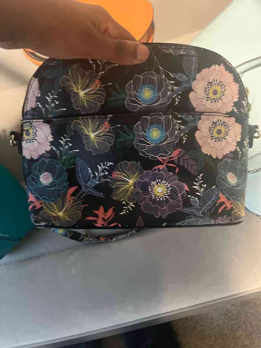 purses - Cordova, Tennessee - FleaMarketBay