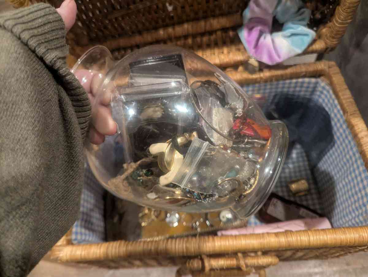 garage sale bunch of random stuff - Citrus Heights, California - FleaMarketBay