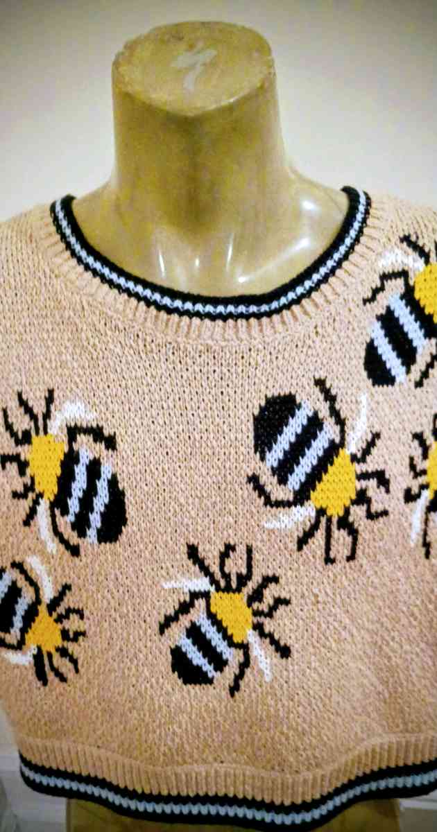 Anthropologie Maeve Sarah Gordon Bee Knit Cropped Sweater Ve - Philadelphia, Pennsylvania - FleaMarketBay