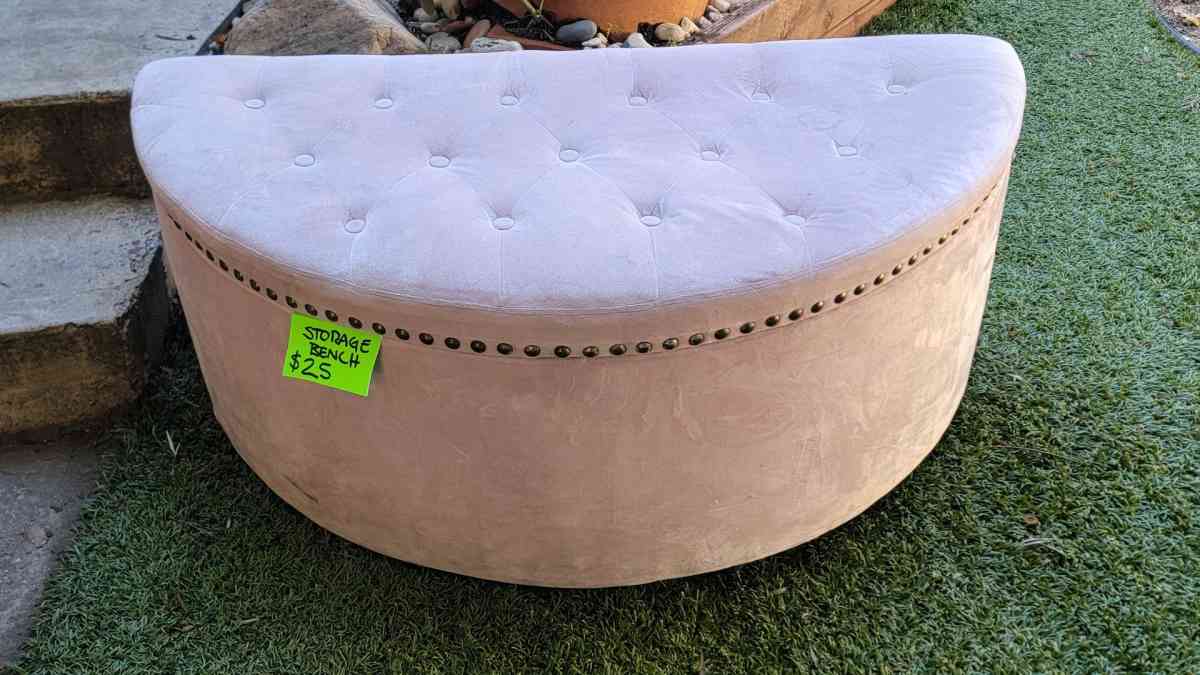 Garage and Yard Sale This Weekend 20th dna 21st - Studio City, California - FleaMarketBay