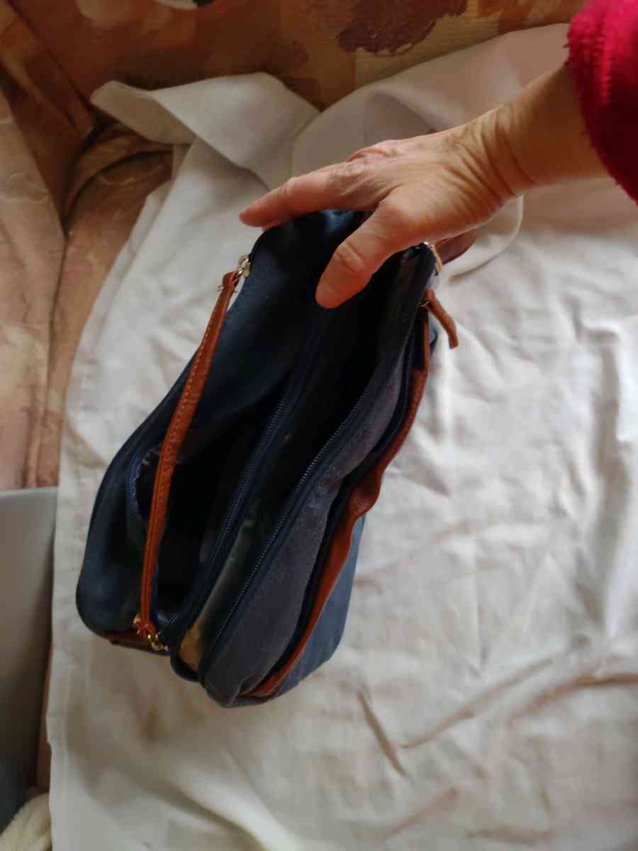 Toiletries case - Gary, Indiana - FleaMarketBay