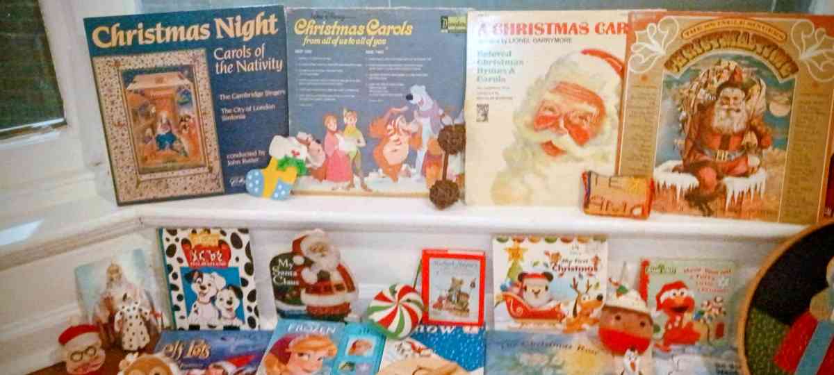 30pc Christmas Bundle Toddler Books 4 Squishmallows 5 Vinyl - Philadelphia, Pennsylvania - FleaMarketBay