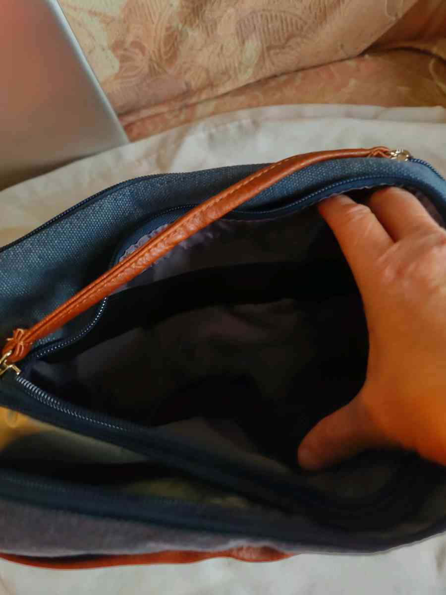 Toiletries case - Gary, Indiana - FleaMarketBay