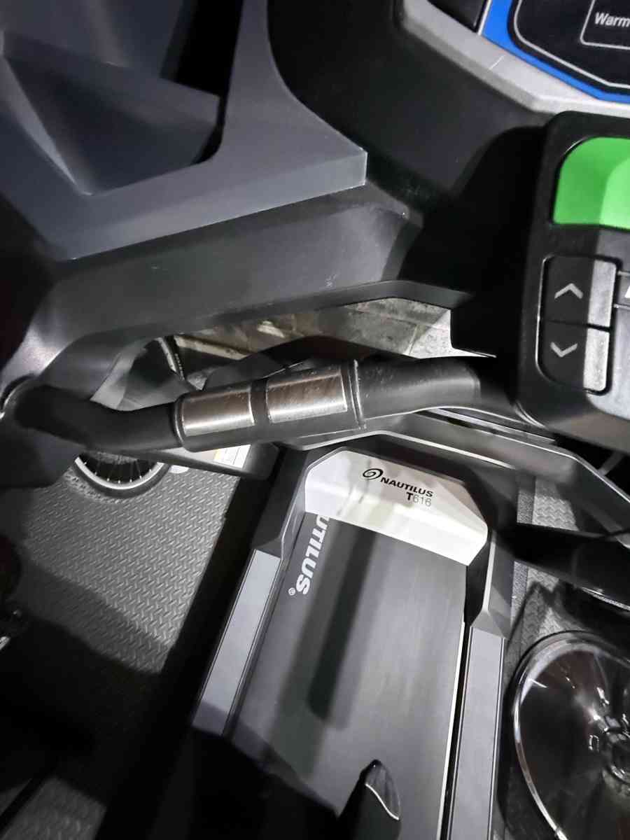 utilus T616 Folding Treadmill  Excellent Condition Barely Us