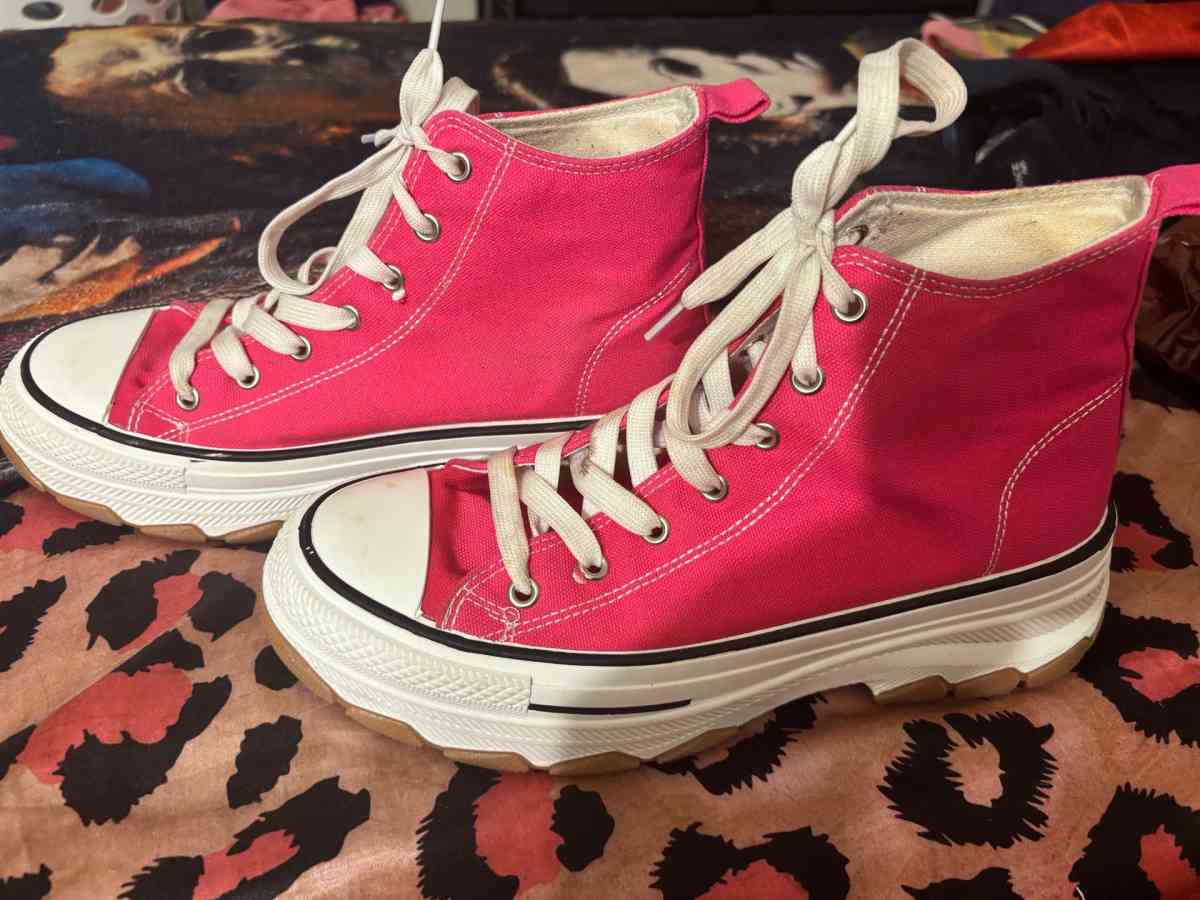 pink converses shoes - Baltimore, Maryland - FleaMarketBay