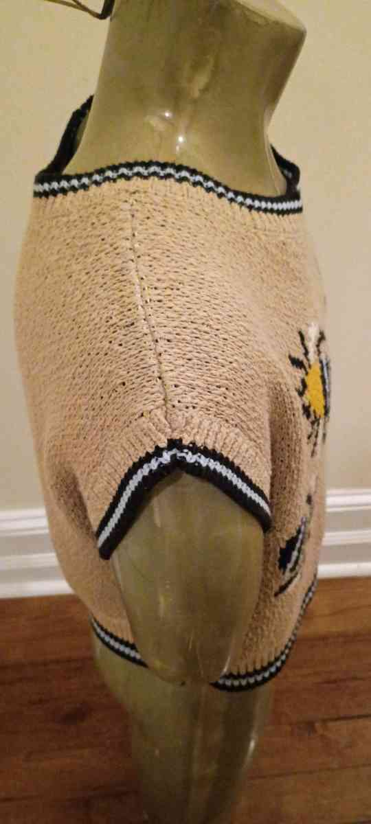 Anthropologie Maeve Sarah Gordon Bee Knit Cropped Sweater Ve - Philadelphia, Pennsylvania - FleaMarketBay