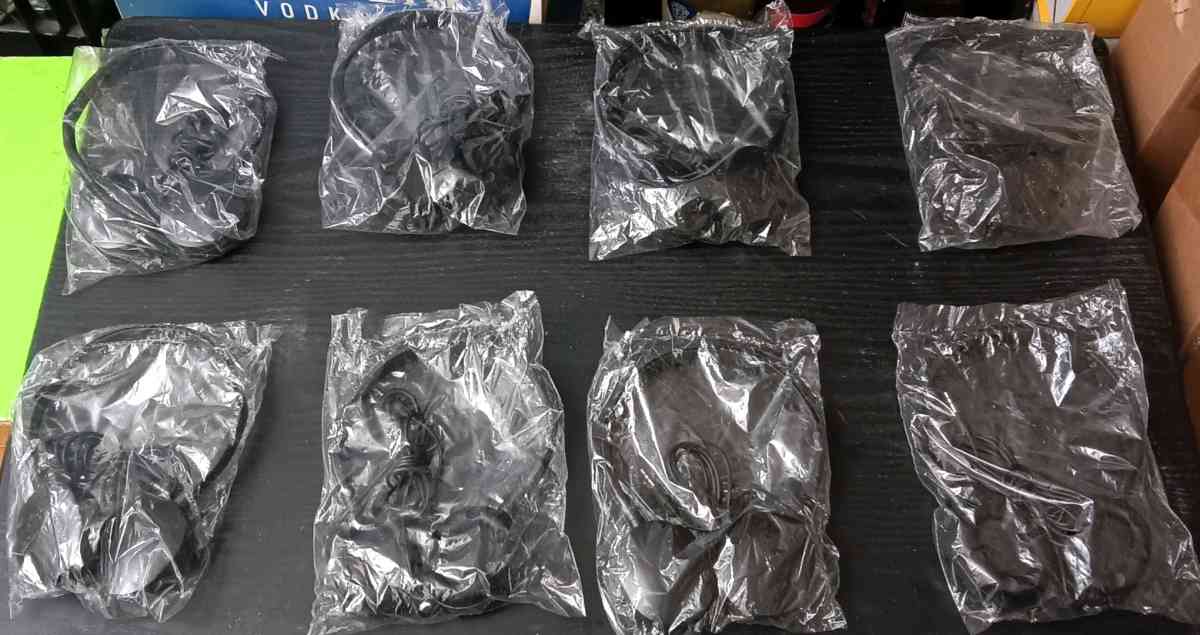 THIN WIRED AUDIO ADJUSTABLE HEADPHONES