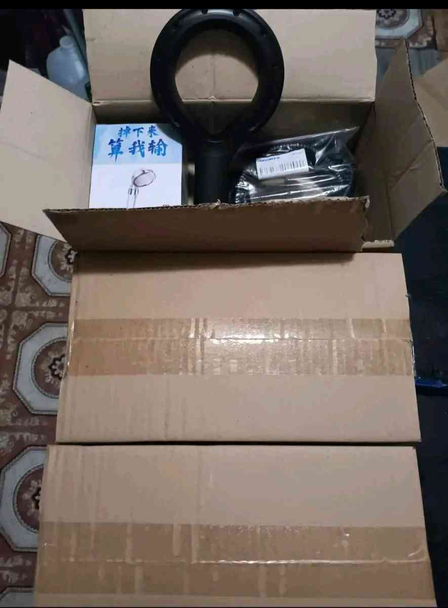 SHOWER HEAD WITH SHOWER HOLES SET