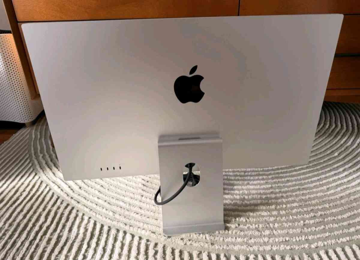 Apple Studio Display 27 with Standard Glass TiltAdjustable S