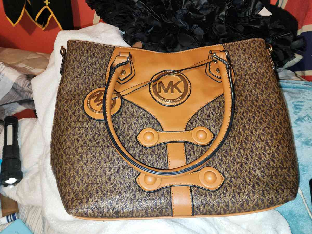 Michael khors satchel purse