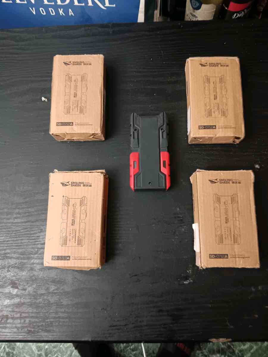 SMILING SHARK POWER BANK