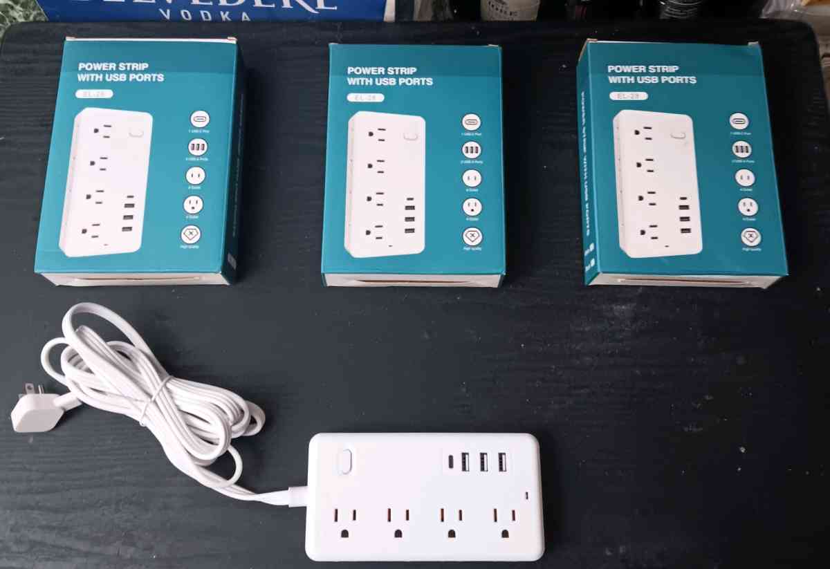 10FT EL28 POWER STRIP WITH USB PORTS