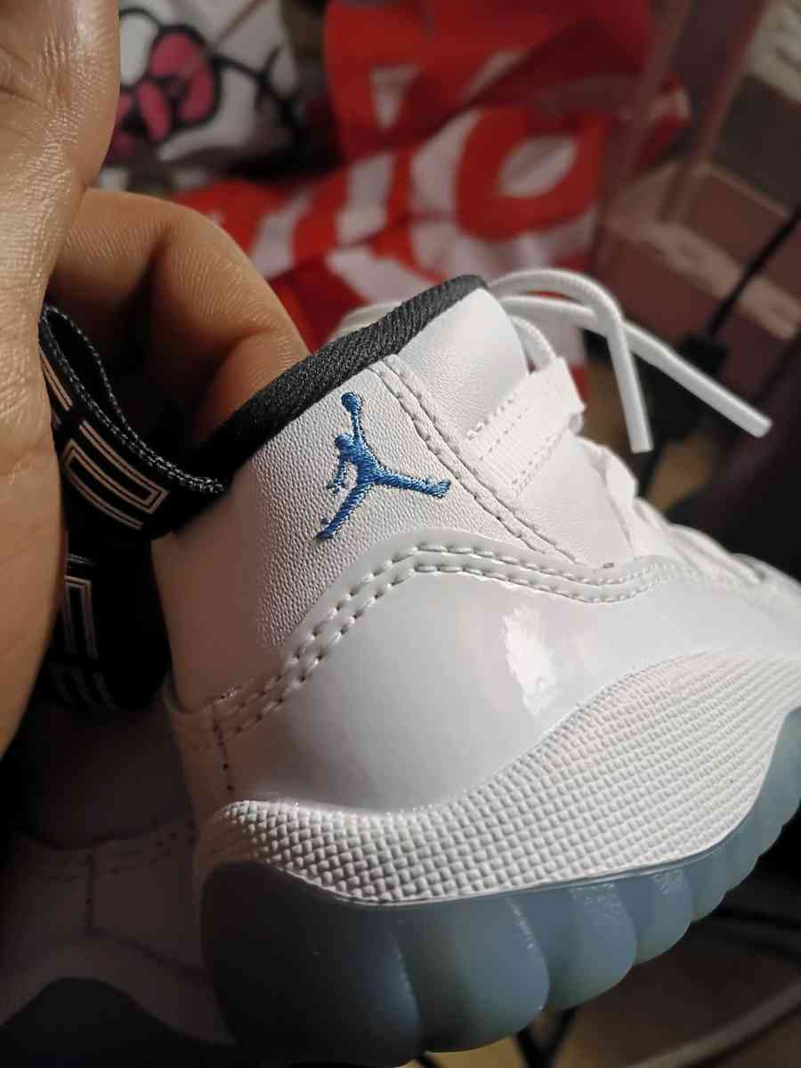 jordan legend blues 11s