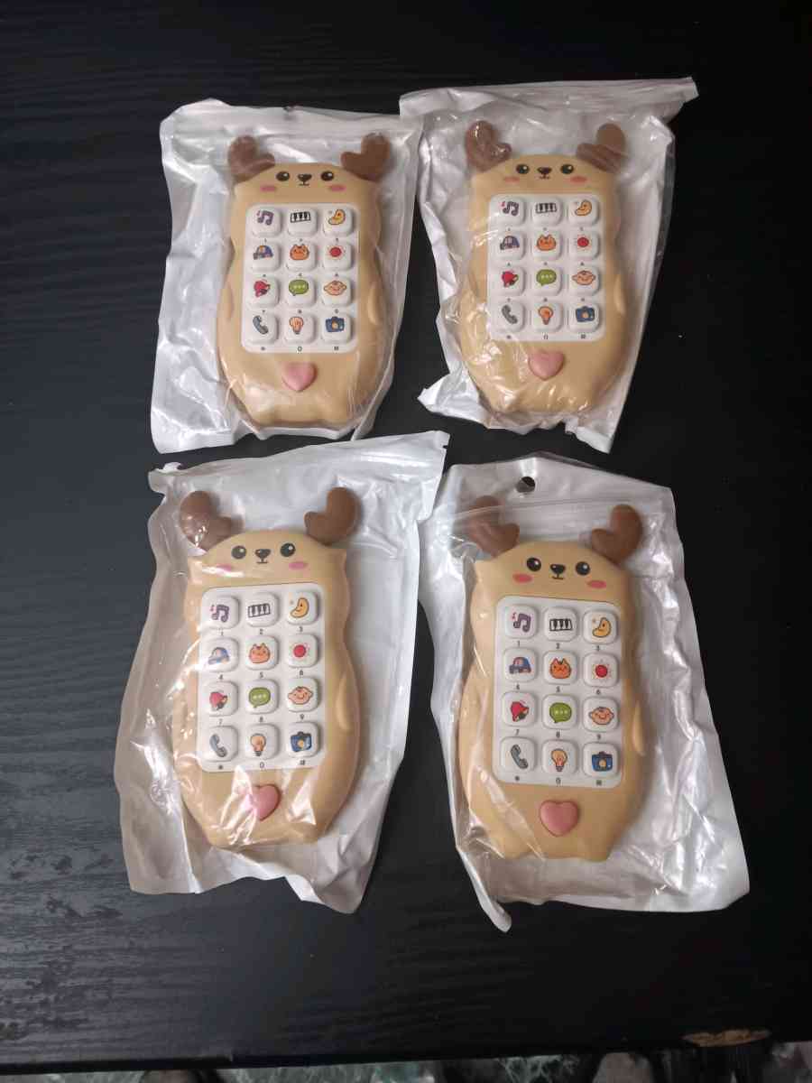 MOOSE TOY BUTTON PHONE
