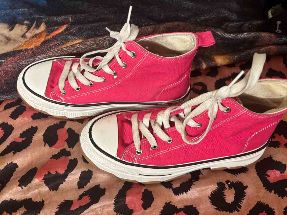 pink converses shoes - Baltimore, Maryland - FleaMarketBay