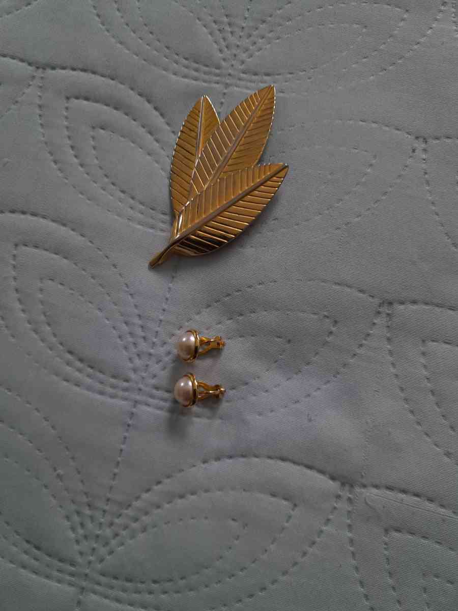 Bundle formal prom gown shoes and accessories