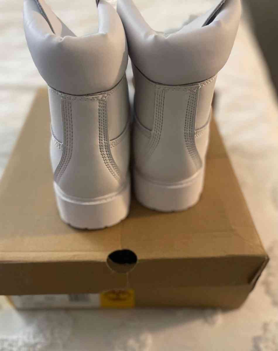 white leather timberland boots - Baltimore, Maryland - FleaMarketBay