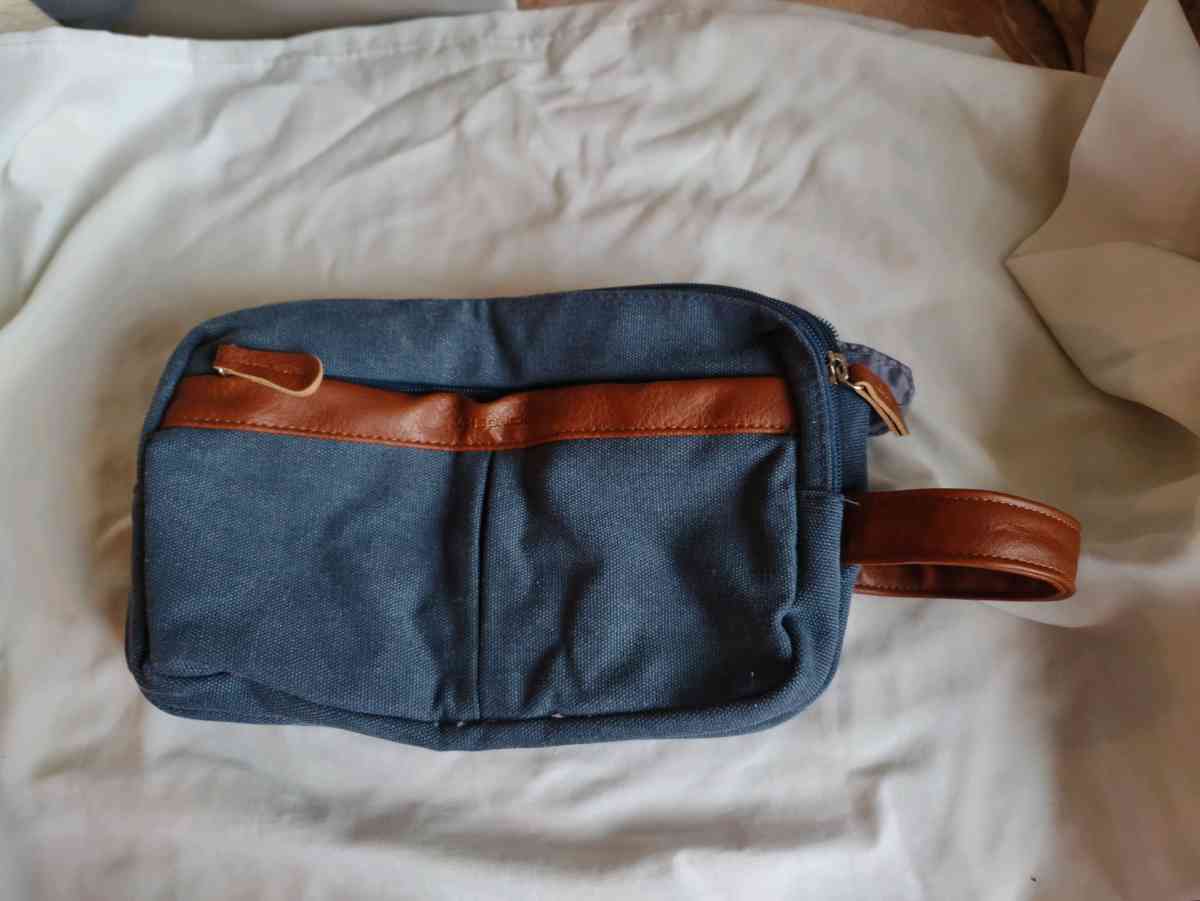 Toiletries case - Gary, Indiana - FleaMarketBay