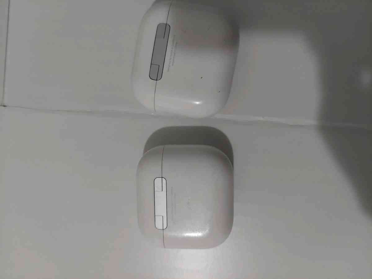 airpods for sell - Brooklyn, New York - FleaMarketBay