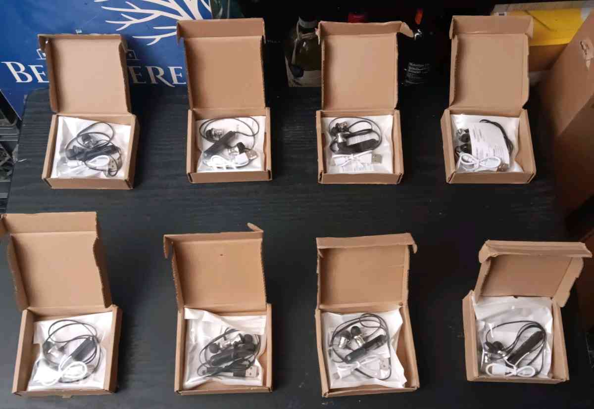 THIN WIRED NECK WIRELESS EARBUDS