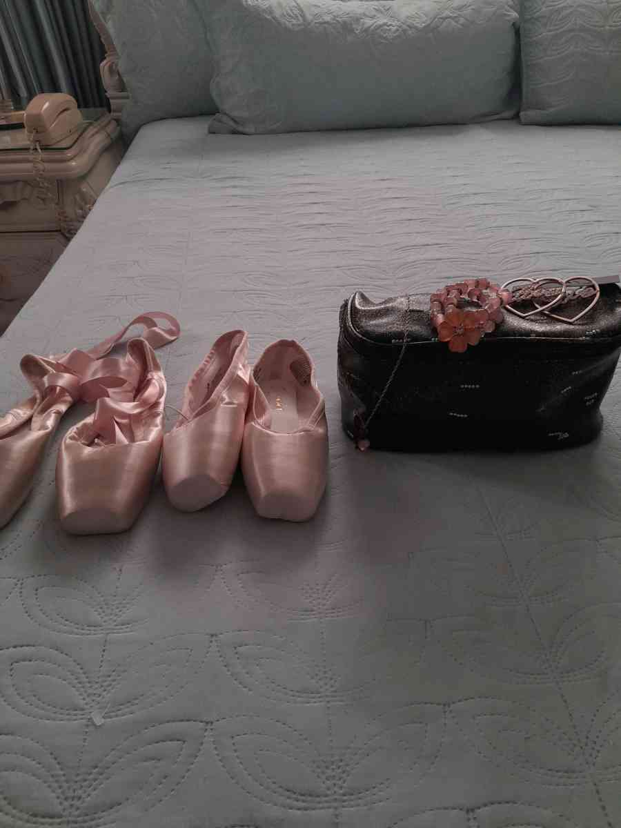 Ballet gear shoes make up and accessories - Los Angeles, California - FleaMarketBay