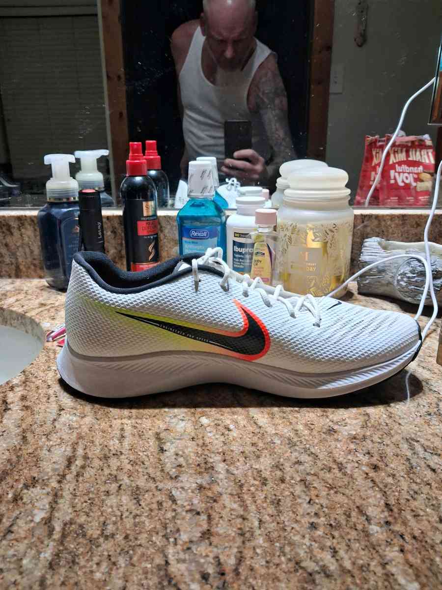 Nike shoes V A POR size 11 - Palmer, Texas - FleaMarketBay