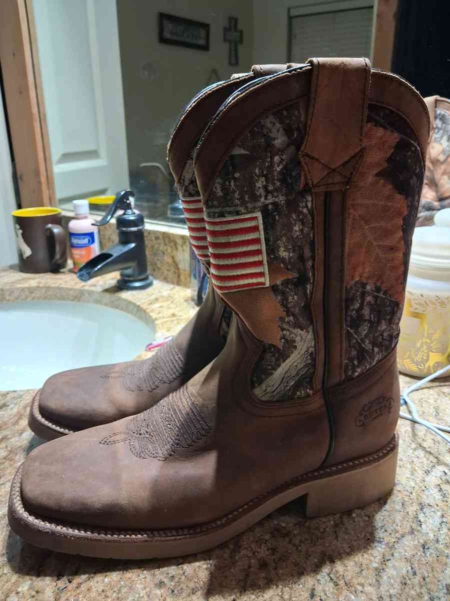 boots size 10 men - Palmer, Texas - FleaMarketBay